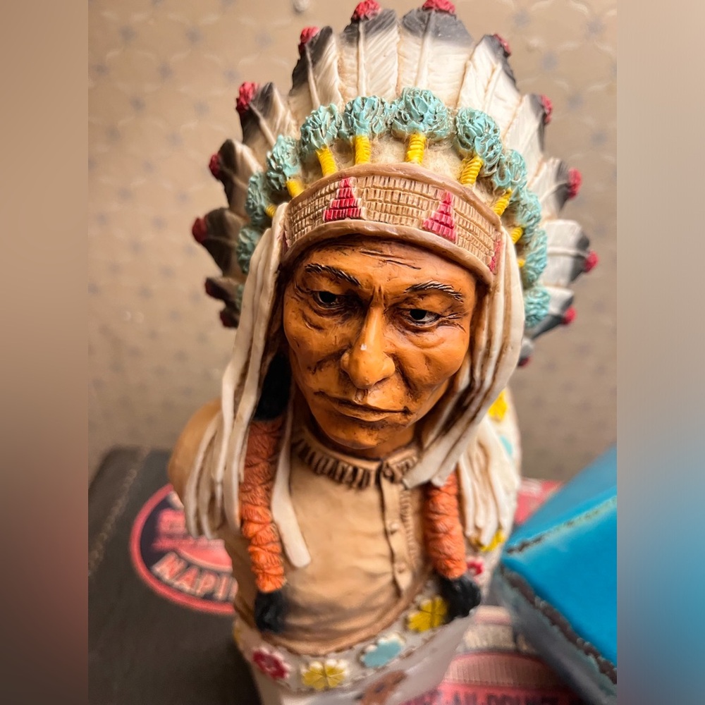 Castgana 1988 Native American Chief Bust Sculpture - Picture 2 of 11
